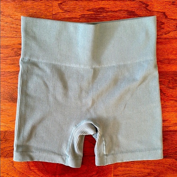 Blue Green High-Waisted Bike Shorts with Seamless Ribbed Design - Picture 1 of 3